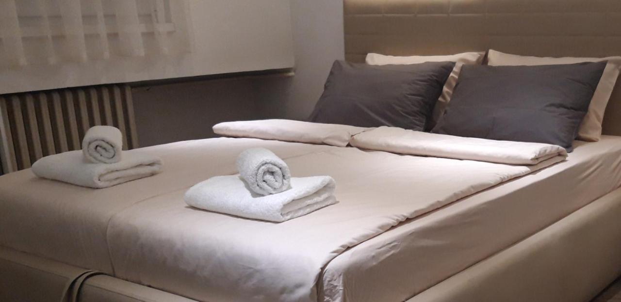 5 Star Central Studio Skopje Ngoại thất bức ảnh