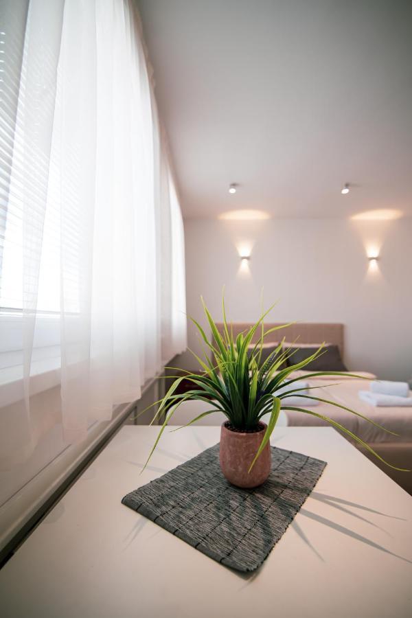 5 Star Central Studio Skopje Ngoại thất bức ảnh