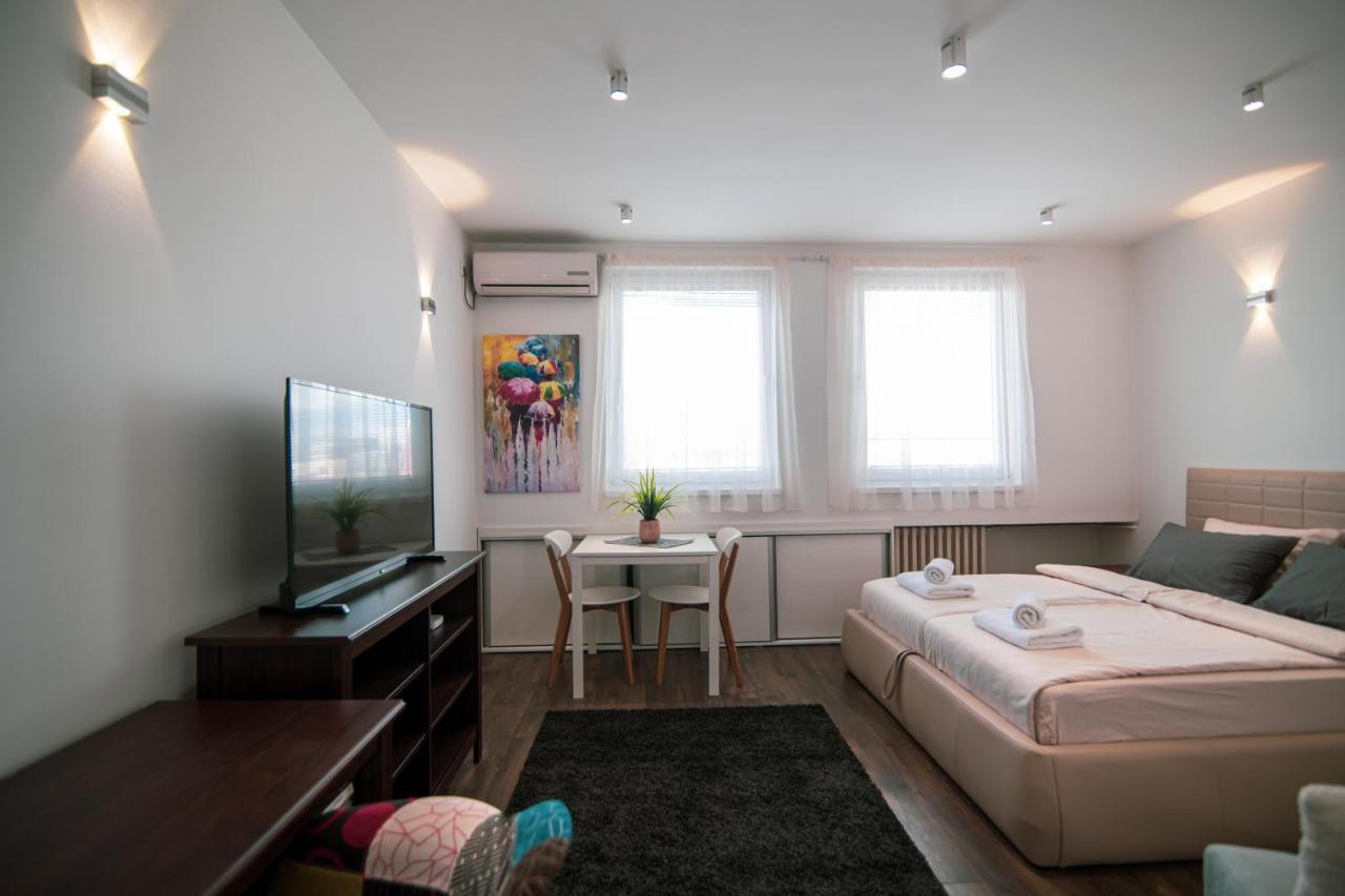 5 Star Central Studio Skopje Ngoại thất bức ảnh