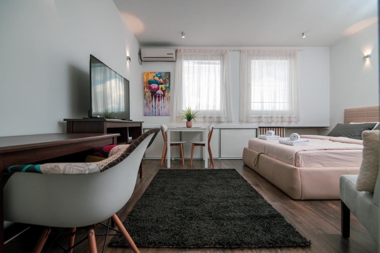 5 Star Central Studio Skopje Ngoại thất bức ảnh