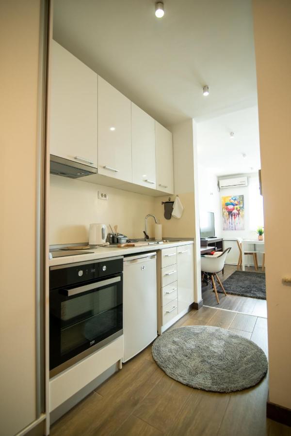 5 Star Central Studio Skopje Ngoại thất bức ảnh
