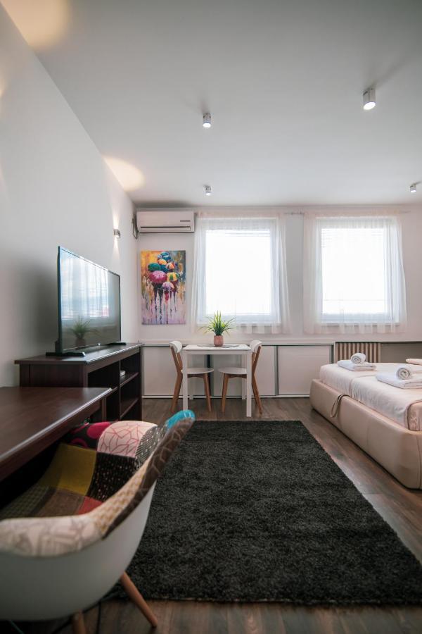 5 Star Central Studio Skopje Ngoại thất bức ảnh