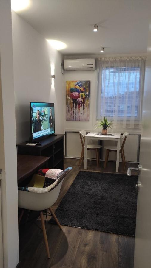 5 Star Central Studio Skopje Ngoại thất bức ảnh